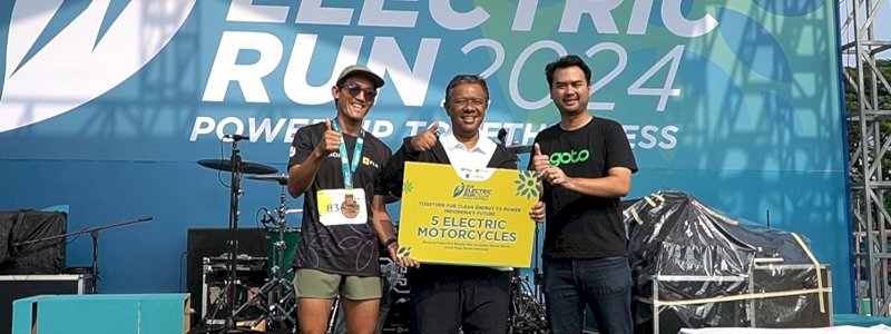 5 Pengemudi Ojol Prasejahtera Peroleh Motor Listrik di PLN Electric Run 2024