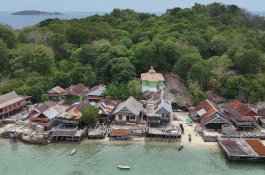 Momen Hari Pahlawan, Donasi Insan PLN Listriki 100% Pulau Katindoang dengan Energi Bersih