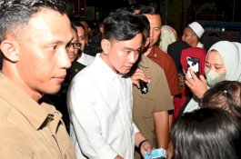 Sapa Warga Makassar, Wapres Gibran Susuri Lorong di Barukang 