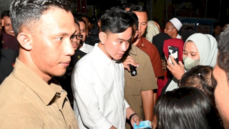 Sapa Warga Makassar, Wapres Gibran Susuri Lorong di Barukang 