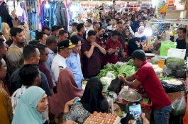 Penjabat Gubernur Sulsel Dampingi Wapres Tinjau Harga Kebutuhan Pokok di Kabupaten Maros