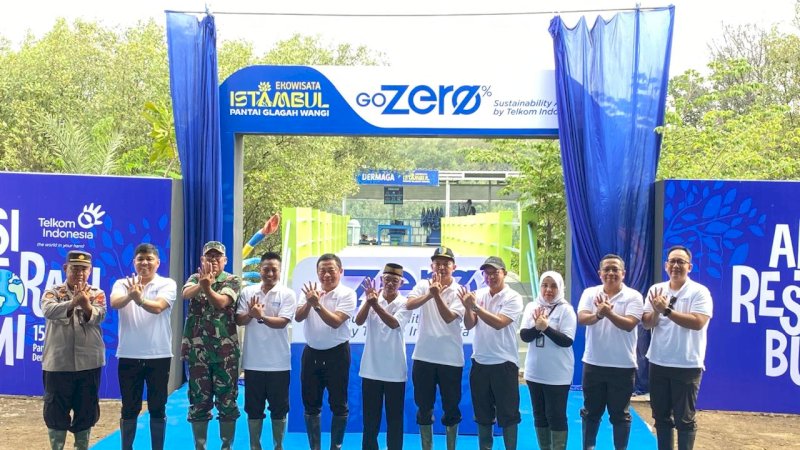 Peresmian Brand Name ESG TelkomGroup "Go Zero" oleh Direktur Utama Telkom Ririek Adriansyah beserta jajaran Direksi & Senior Leaders Telkom, disaksikan Sekretaris Camat Karangtengah Anwar Masdari, S.Pi., M.M., Kepala Desa