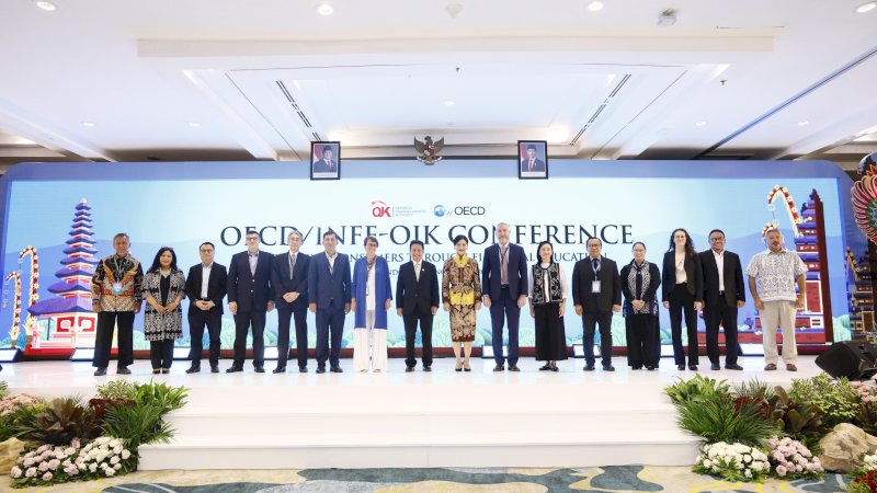 Meeting confrence OJK dan OECD