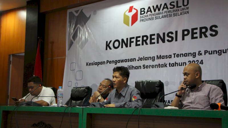 Komisioner Bawaslu Sulsel. 