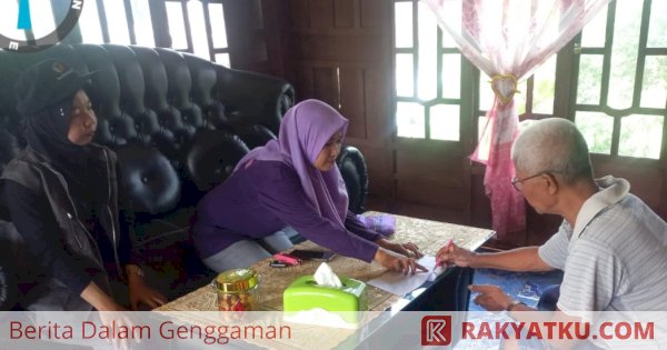 712 Pengawas TPS Kabupaten Wajo Awasi Distribusi Formulir C. Pemberitahuan Sampai ke Pemilih