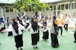 SD Islam Athirah Racing Centre Gelar Teacher Awards pada Peringatan Hari Guru