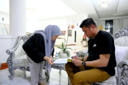 Adnan Purichta Ichsan Mencoblos di Depan Rujab Bupati Gowa