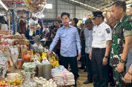 Kunjungi Pasar Tramo Maros, Wapres Gibran Belanja Kebutuhan Rumah Tangga