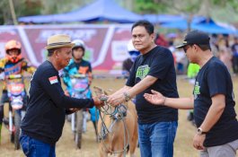 Bupati Barru Meriahkan Pesta Rakyat Lomba Taxi Gabah Harapan Cup III