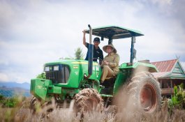 Bupati Barru Hadiri Tradisi Mappalili di Kecamatan Balusu: Wujud Komitmen Dukung Petani