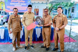 Bupati Barru Resmikan Gedung PONED dan Serahkan Mobil Ambulance untuk Tingkatkan Pelayanan Kesehatan