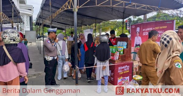 Satlantas Polres Wajo Sasar Pedagang dan Pengunjung Pasar Sosialisasikan Tertib Berlalulintas