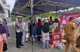 Satlantas Polres Wajo Sasar Pedagang dan Pengunjung Pasar Sosialisasikan Tertib Berlalulintas