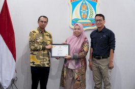 Aktif Berkontribusi Dalam Revitalisasi Taman Melawai II RTH Tematik di Kota Balikpapan, Kalla Translog Raih Penghargaan dari Pemkot