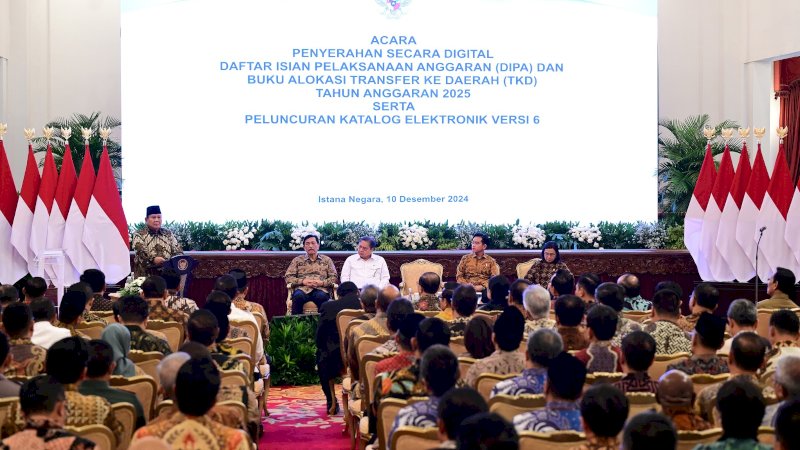  Presiden RI memberikan sambutan pada acara Peluncuran Katalog Elektronik Versi 6.0 di Istana Negara, Jakarta, Selasa (10/12).