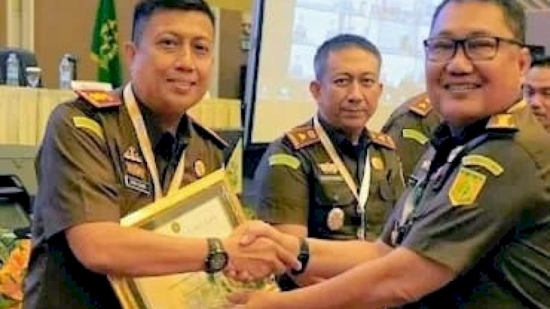 Kejari Wajo Raih Tiga Penghargaan Terbaik di Rakerda Tahun 2024