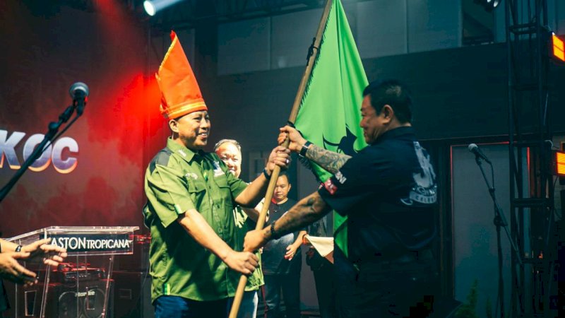 Caption: 

Ketua umum JKOC yang baru periode 2024-2027, H. Badris telah dikukuhkan di Hotel Aston Tripocana Bandung, Jumat (13/12/2024).