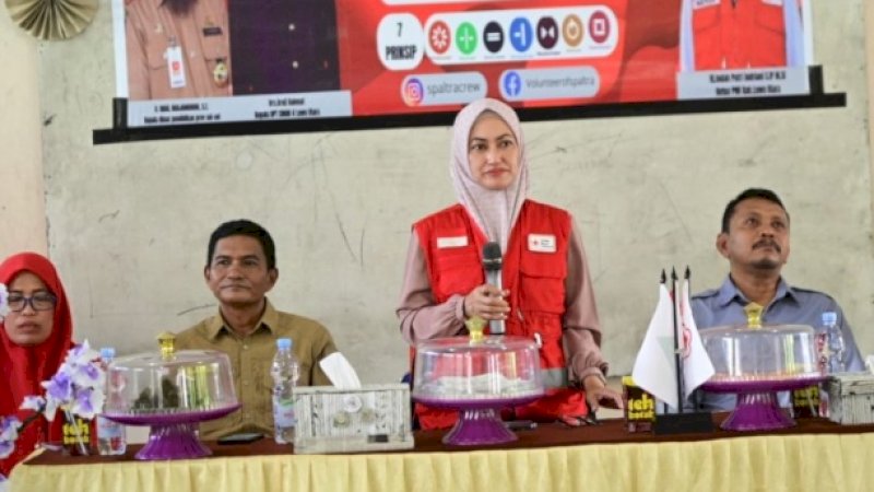 Buapti Lutra Membuka PMR SMA 4 Luwu Utara