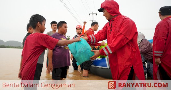 Kunjungi Lokasi Banjir di Pangkep, Penjabat Gubernur Sulsel Pastikan Warga Terdampak Tertangani dengan Baik