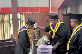 Belajar 7 Bulan, Bupati Maros Chaidir Syam Wisuda 16 Lansia