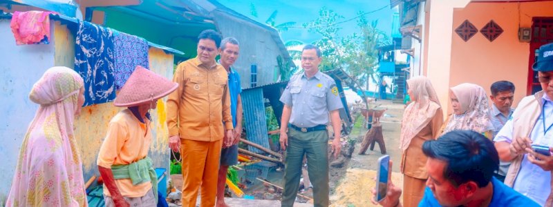 Banjir dan Longsor Landa Barru, Bupati Tinjau Langsung dan Salurkan Bantuan