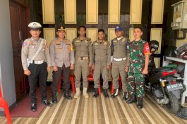 Sinergi Personil Polsek Tempe dan Koramil Pengamanan Perayaan Natal 2024