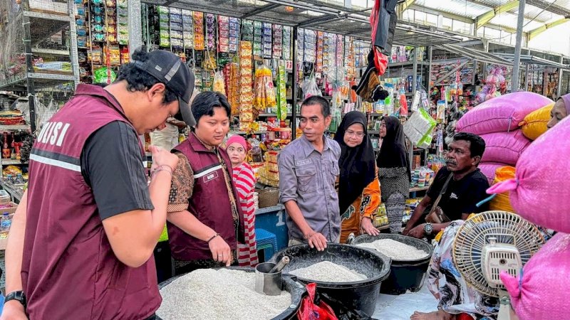 Polres Wajo Sidak Gudang Bulog dan Pasar, Cek Ketersediaan Bahan Pokok Jelang Akhir Tahun