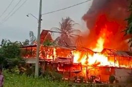 Rumah Panggung di Wajo Ludes Terbakar, Kerugian Capai Rp300 Juta