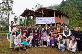 Kalla Translog Gelar Kegiatan CSR Mengajar & Berbagi di Desa Babangen, Kabupaten Bantaeng 