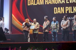 KPU Sulsel Berhasil Raih 2 Penghargaan pada Rakornas