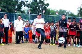 Bupati Barru Resmikan Mini Soccer di Desa Lompo Tengah
