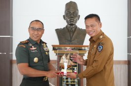 Prof Fadjry Djufry Temui Pangdam XIV Mayjen TNI Windiyatno di Markasnya 