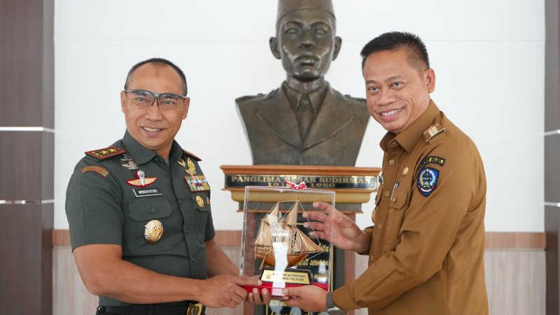 Prof Fadjry Djufry Temui Pangdam XIV Mayjen TNI Windiyatno di Markasnya 