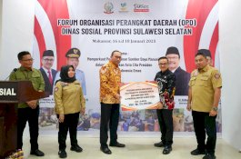 Didampingi Jufri Rahman, Sekjen Kemensos Buka Forum OPD Dinsos 24 Kabupaten Kota