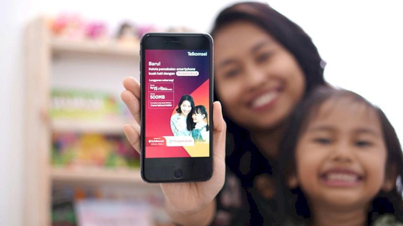 Telkomsel Luncurkan ProtekSi Kecil_1-4: Dengan ProtekSi Kecil, orang tua dapat dengan mudah menyaring konten berbahaya, membatasi waktu penggunaan internet, serta menerima laporan aktivitas daring anak secara berkala.