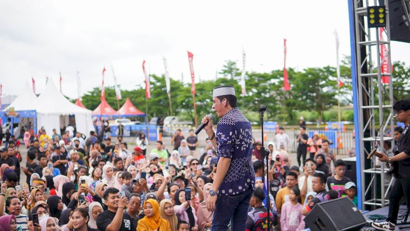 Pesta Rangga #2 by Kalla Toyota, acara spektakuler yang digelar oleh Kalla Toyota, sukses menyedot perhatian ribuan pengunjung di Makassar. Acara yang berlangsung di Phinisi Point Mall pada tanggal 12 Januari 2025 ini berhasil mengumpulkan lebih dari 4.000 pengunjung dari berbagai kabupaten dan kota di Sulawesi. Kalla Toyota menghadirkan event spektakuler ini untuk memperkenalkan lebih dekat All New Hilux Rangga, sekaligus memberi program menarik dalam memiliki unit Toyota terbaru ini.