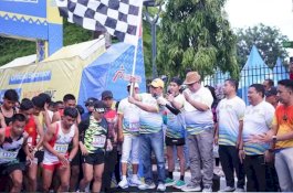 Abdul Hayat Gani Lepas Ribuan Peserta Parepare Love Run 2025