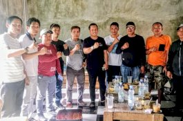 Wakil Ketua DPRD Sulsel Ngopi Bareng Bersama Wartawan