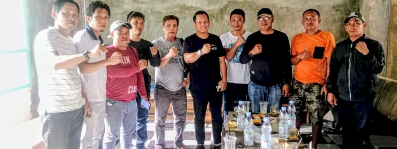 Wakil Ketua DPRD Sulsel Ngopi Bareng Bersama Wartawan