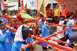 Hari Jadi Bulukumba Ke-65 Dihadiri Penjabat Gubernur dengan Menggunakan Pakaian Adat Kajang