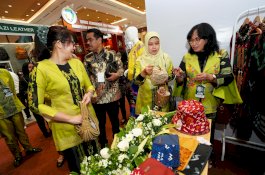 Dekranasda Sulsel Tampilkan Produk Unggulan dari Kabupaten Kota di INACRAFT 2025