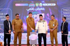 Bupati Gowa Buka Expo Smaft Hologram 2025 Al-Fityan School