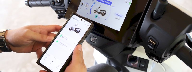 Tetap Update dan Terkoneksi Saat di Jalan dengan RoadSync Duo pada Honda CUV  e