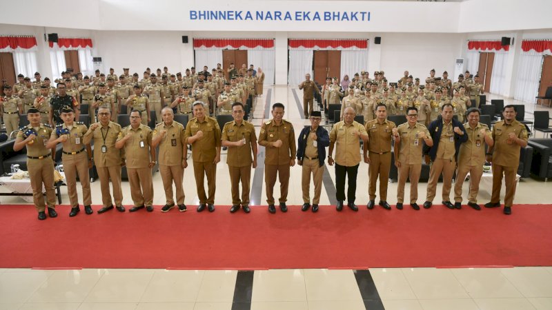 Prof Fadjry Djufry Beri Kuliah Umum di Kampus IPDN