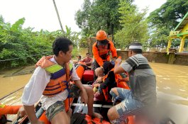 Banjir di Makassar, Ratusan Warga Harus Meninggalkan Rumahnya 