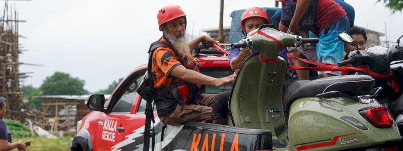 LAZ Hadji Kalla dan Kalla Rescue Tanggap Bencana Banjir di Kota Makassar
