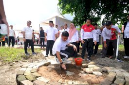 Akhir Masa Jabatan, Adnan Purichta Letakkan Batu Pertama Pembangunan Musala Lapangan Sultan Hasanuddin
