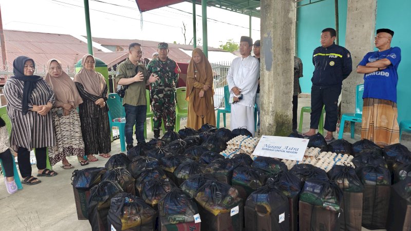 Astra group berbagi sembako ke korban banjir 