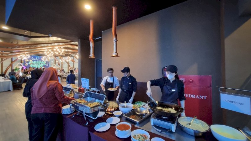 Salah satu menu yang selalu dicari tamu saat buka puasa di Aston Makassar