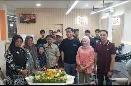 Barbershop Cut and More hadirkan Layanan Lengkap dengan Tenaga Profesional Standar Internasional